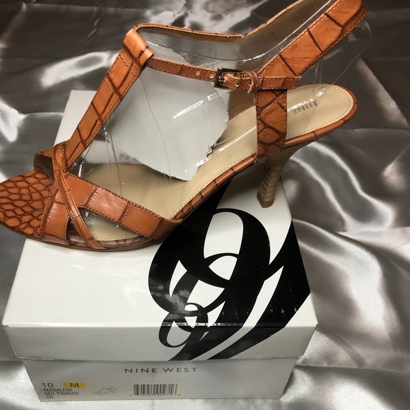 Kitten Heels - Picture 1 of 3